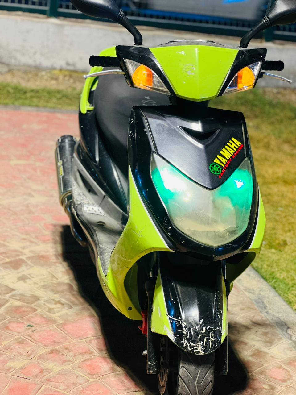 سلام عليكم 🫡
الحلال للبيع 💀
سكنس فحل كابريتر✅دراجه خير من الله كدامكم النضافه ✅
كهربائيات كلها شغاله ✅
بيها تزويد ✅👻
يدات كوسو الاصليه ✅
كفراتها بلاد مختمه كله ✅
صالنصه رياضي ✅
بوشه 58ونص✅🔥
دبلات رياضي جدد✅
تايرات زوج جدد جلاتين ✅
وياله جدد سود✅
بك لايت مضلل🔥🏴‍☠️
منضومه زنون كامله  ثلجي واصفر ✅
كهربائيات كلها شغاله 👍🏻✅
اوراق كامله منفيس مكاتبه كلها موجوده✅
السعر 550وبيها مجال للشراي ✅وبيها بعد تزويد بيها شلعه تشك الكاع دراجه مال جناي ❤
مكاني الدوره ابو جير 🔥***********يوجد وتساب
