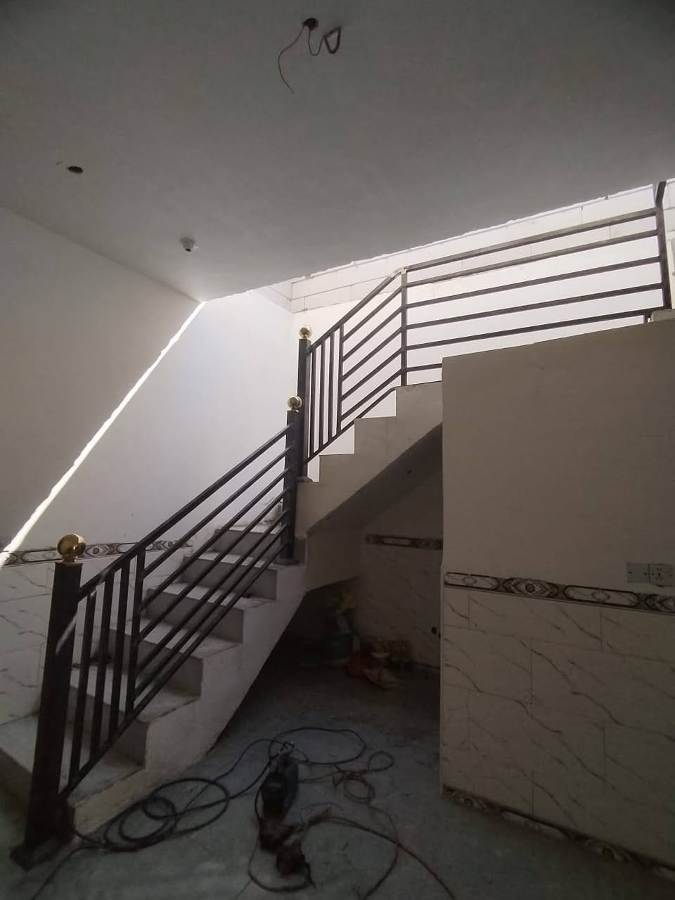 حداد الكافه انواع البيبان والشبابيك والمحجرات والقمريات  شغل درجه اولى وحسب الطلب بااحدث الموديلات *********** مكانه قبل لاتصعد جسر السريع تقاطع الزيناويه
