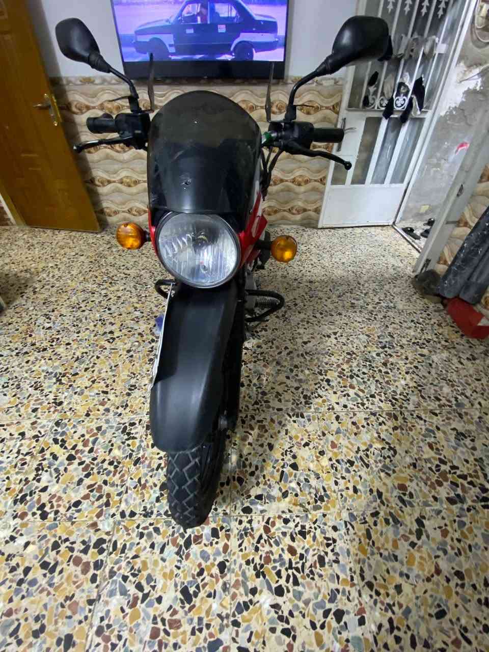 دراجه بوكسر للبيع موديل 2023 رقم او سنويه رقمه بغداد دراجه بيه كازكيت فقط او نقصه شخاطه مال سلف عنواني بغداد البياع شرطه الخامسه السعر 2500 او بيه مجال قليل رقم الهاتف ***********
