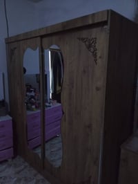 غرفه نوم خشب نضيفه جداً تحتوي على 5 قطع  1.جربايه نفرين 2.كنتور بوب ثن...