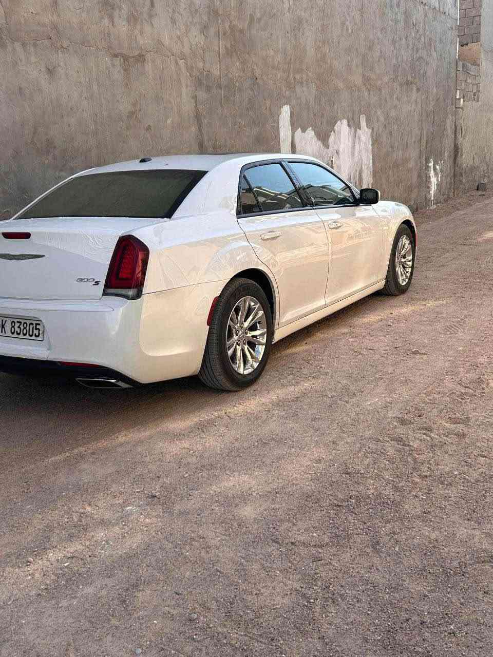 السلام عليكم 
كرايسلر 300 S اوباما فول 
موديل 2015 
رقم اربيل 
كفالة عامة من الزلغ جديدة كلش 
ماشية 97 الف
رقمها اربيل 
السعر 238 
رقم الهاتف : *********** البصرة, العراق
