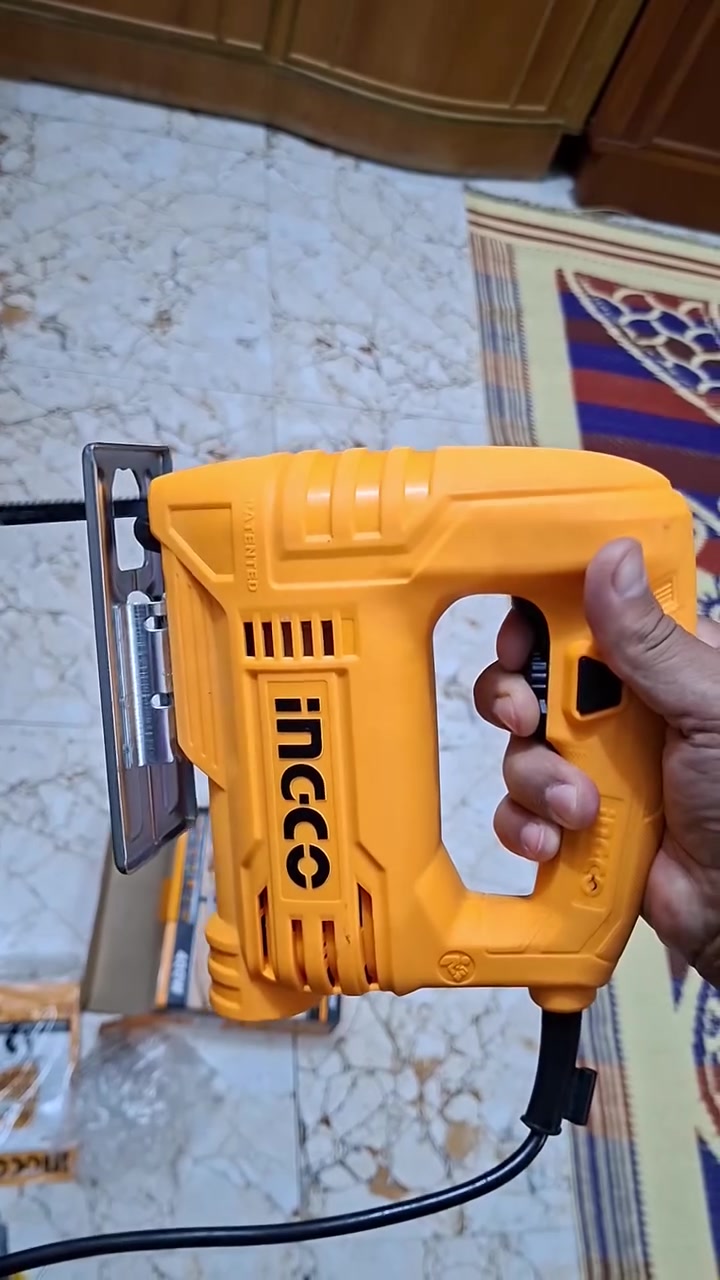 منشار تخريم انجيكو مثل ما موجود بالصور والفيديو نظيف كلش استعمال واحد فقط التيغه البيه وبقيه التيغ جدد غير مستعملات فحمات جدد مالاته كارتون موجود السعر ٣٠ الف مكاني بغداد الشعله *********** واتساب
