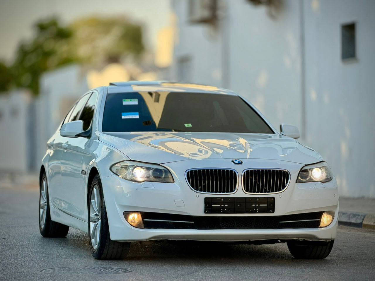 #اللهم بارك لا قوة الا بالله 

#الله_يبارك درجة_أولى سوبر نظافه 

#F10 #BMW

🔳‏النوع :بي ام دبليو  ‏
🔳الفئـة .اف 10✔️
🔳الـموديل :2013
استراد كوريا 

🔳اللـون :‏ابيض 🤍
🔳سعـة المحـرك 28 محرك 6 
🔳المسـافة المقـطوعة  159كيلو مشي اصلي بلكود 
درجة اولي ولاعيب مسرفزه بل كامل 
الحـالة : مُمتَــٰـازَة ✅
صالون اسود 
الممـيزات فل كاااامل : 
✨ ديسكو كبير عجل جديد 
✨ دبل عداد 
✨بصمة 
✨ شاشة 
✨تدفئة في الكراسي
✨مرايات كهربائية  
✨فرنيلو وليزر الدار
✨تحكم كامل في المقود 
✨ماقازين
✨ماوس 
✨تكييف ديجيتل 
✨كراسي جلد 
✨كراسي كهربائيات
✨فتحة ف سقف 
✨حساسات 360 امامية وخلفية 
سيريه إطارات جديد   🌟 
وغيرهــا موضحة بالصـورْ ⤵️🎖
العيـوب : لا يوجد بادن الله  
نـاقل الحـركة : توماتيك 
نـوع الوقـود : بنزيــن - 
طـريقـة الدفـع : گـــاش - Cash 💰
________________________
للإستفســار أگـــثــر ↘️⬇️↙️   
علـــى الهاتــف 0921347752
المكان طرابلس


**إذا كنت صاحب هذا الإعلان وتريد حذفه لأي سبب، رجاءا أرسل رسالة إلى الدعم الفني**