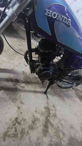 السلام عليكم نامه للبيع او مراوس دراجه مكينته نضيفه توه مجفته ضفيرته جديد تاير امامي وجوابه جدد رايده ب 300وبيها مجال مستعجل على بيعته مكاني شطره *********** دراجه كلك ادوات اقره المنشور وادخل خاص
