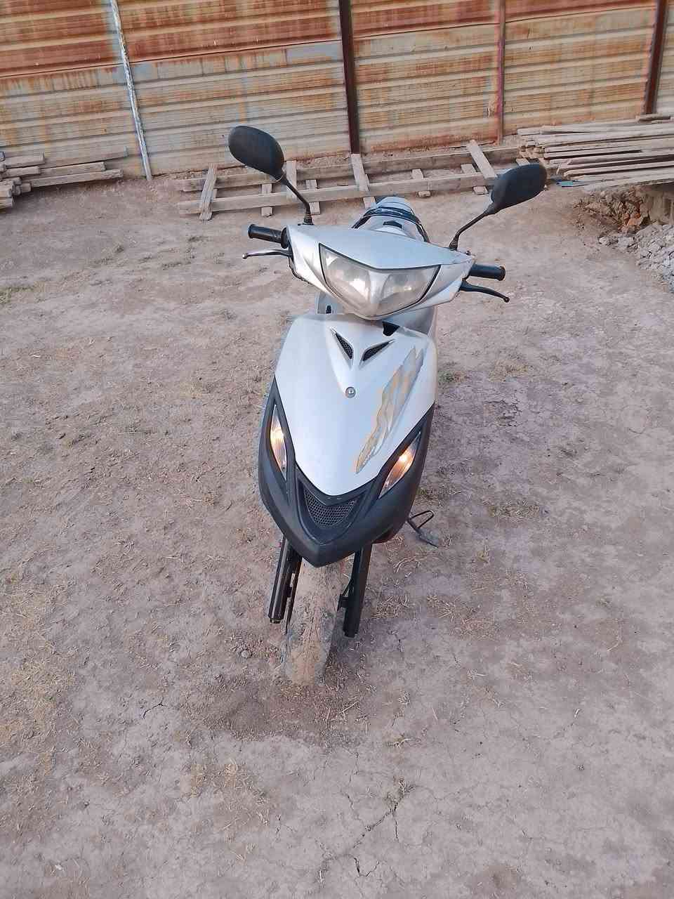 دراجة ماكس للبيع ومراوس نضيفة س 400 مكان مسارة على طريق بسع البور اتصل ***********
