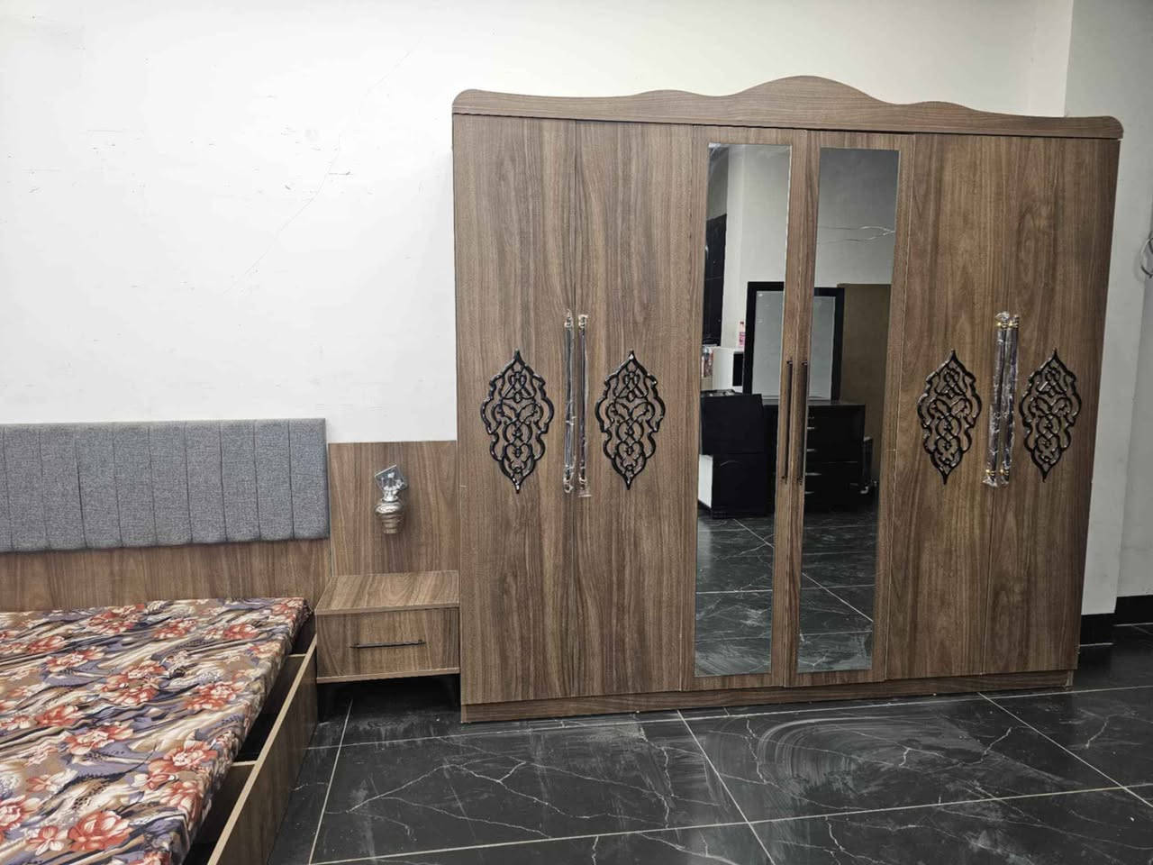 غرفه نوم للبيع نظيف كلش كامل سعر 380 الف شراي يخابر رقم *********** عنوان كركوك كركوك, العراق
