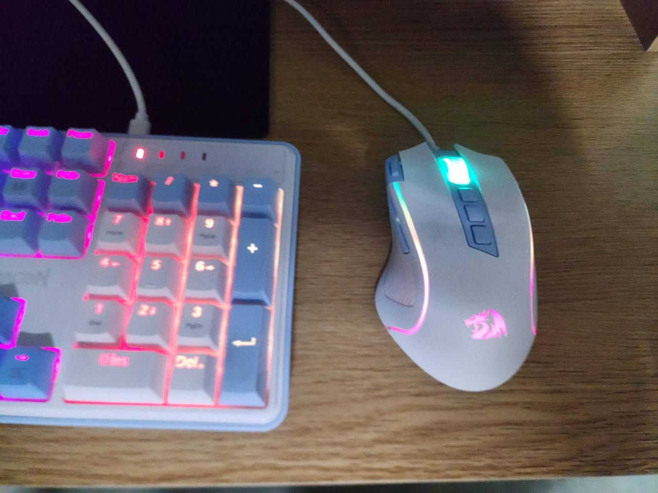 السلام عليكم
سيت اب كامل للبيع كامل مابيع كلشي وحد 
1.  بلي فاف اسلم نضيف جدن كامل الملحقات 
2.  شاشه شاومي مقوسه ١٨٠ هيرتز حجم ٣٤ 
3.  كيبوت ارجي بي فول احترافي 
4. ماوس احترافي ار جي بي 
5. قاعده بلي ار جي بي فان وشحن يدات اصليه 
6. ميز وكرسي جدد 
7. العاب عدد ٢ مودرن١ ومدرن ٣
8. يوبي اس يعني كلشي جديد وكارتونته وملحقات كلشي موجوده عنواني بغداد *********** السعر مليون او٢٥٠
