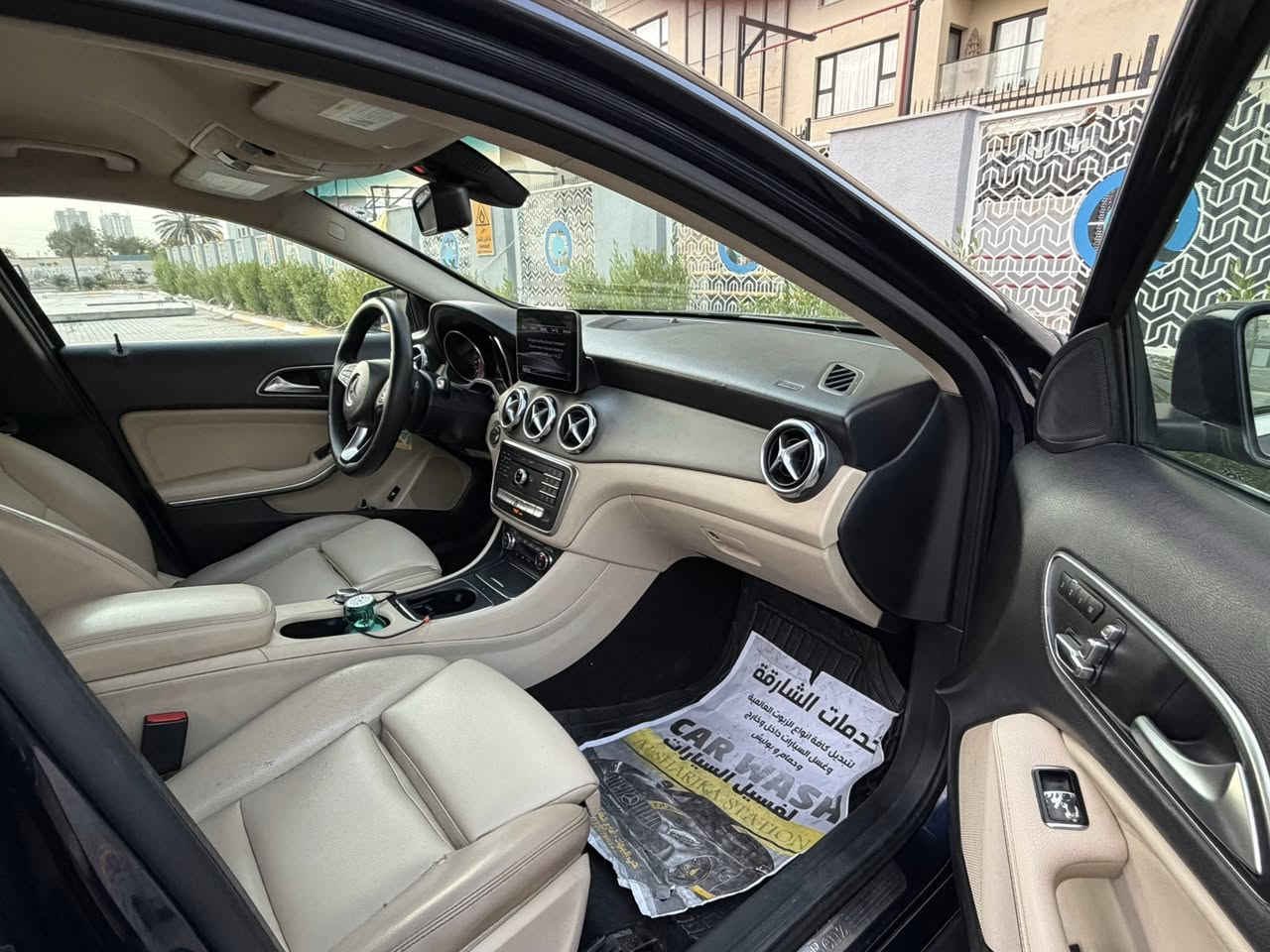 السلام عليكم مارسدس GLA250 اللون نيلي موديل 2018  رقم اربيل الجديد هزه جديده شرط التحويل 
حادث حافه البنيد وجاملغ فقط بدون قطره دواخل ومبدلات نفس اللون اصليات  حتى الدعاميه بلاديه جايبيلها حالياً بدون صبغ السيارة شرط للفحص سونار 
مكينه 2000 توربو مكفوله ممفتوح برغي بيها كير مكفول 
صدر امامي خلفي جديد تبريد تدففئه كلشي جاهز بدون كل نقص بل عافيه على تكون من نصيبه ماشيه ٨٠ الف
المواصفات 
بصمه تشغيل
شاشه كامره خلفيه دواره
كشنات كهرباء 
قطعتين تبريد منفصل
لايتات عدسه داينمك 
كير تبترونك  شفتات بل ستيرن
جنطه كهرباء شفط
وبعد بيها مواصفات 
مكاني بغداد حي الجهاد 
السعر١٥٩$وبيها مجال 
الشراي يتصل رقمي 
***********
***********
