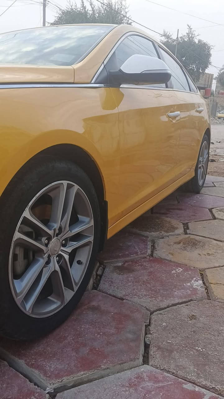 سوناتا 19 خليجي للبيع مكان ديوانيه محرك 2400 السعر 160 جديده *********** وبيها مجال بسيط لوحات جديده تجد الثانويه
