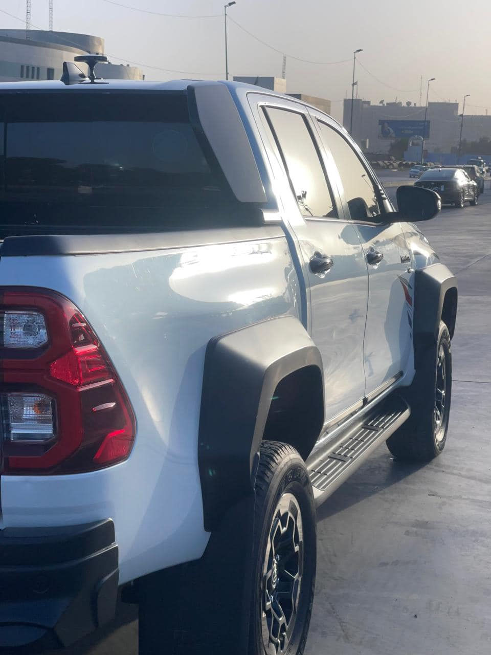 فور ويل هيلوكس 2024 ماشيه 30 
سياره بيها بارد جاملغ امامي يمنا سونر موجود سعرها 420 وبيها مجال بسيط اتصل وتدلل ***********  مكانها بغداد
