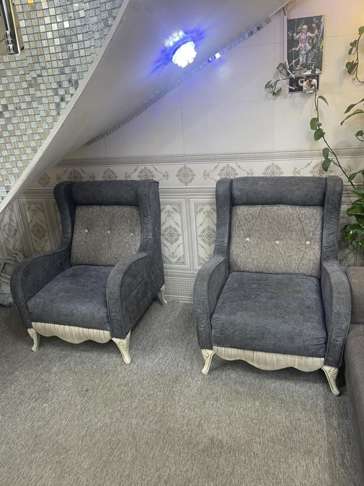 السلام عليكم ديوان للبيع مع الكراسي نضيف جدا السعر ٣٥٠
بابل حي الامام علي قرب المستوصف 
***********
