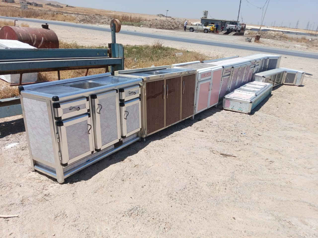 وجبه جديد يوجد مبردات وطباخات وكونترات وأقراض اخرء الموقع العبور مقابل محطة كهرباء الستفسار عل رقم ***********
