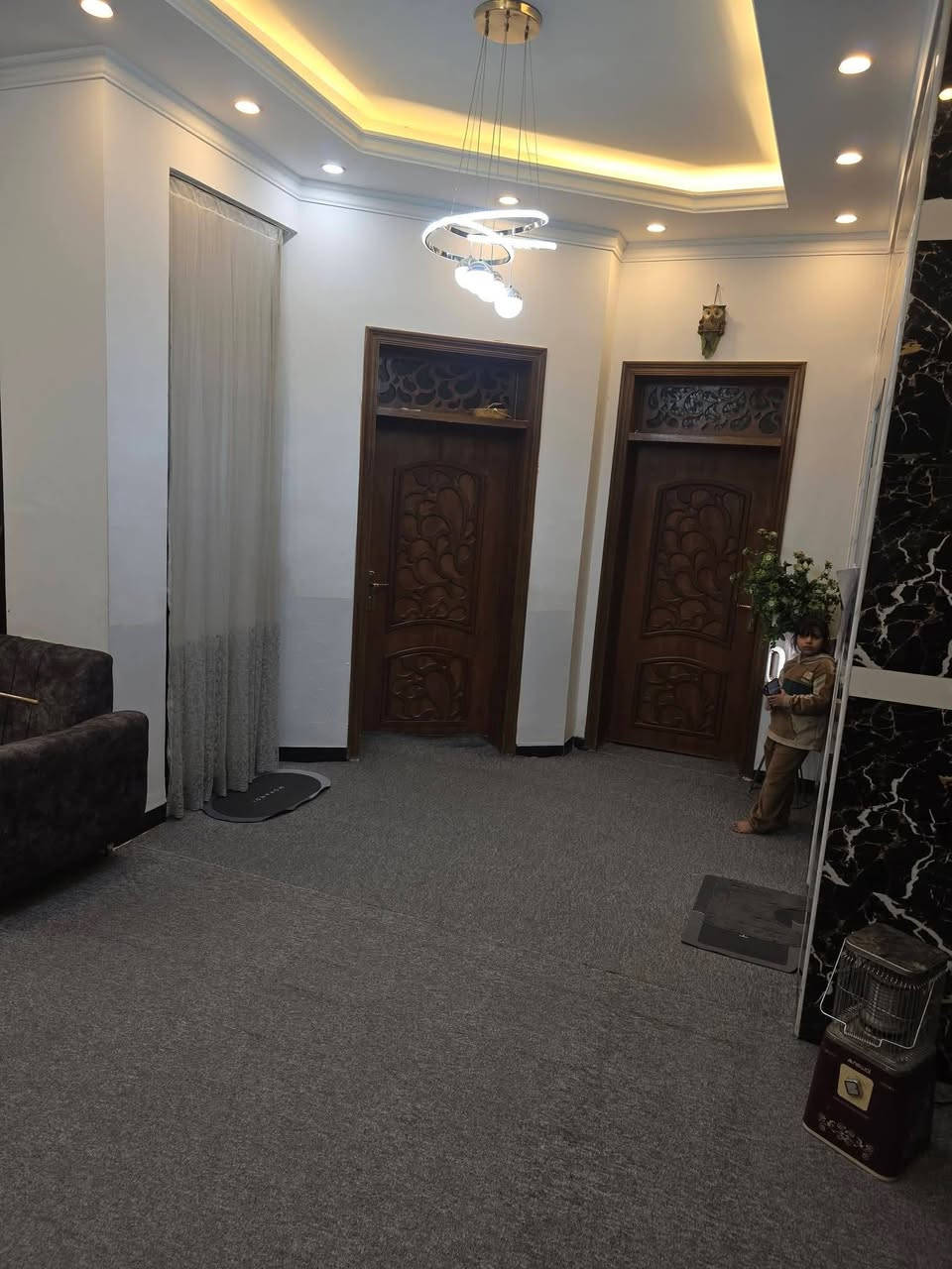 للبيع طابو زراعي 200م حي الجامعة نزلة الجدارية تبليط للباب..
بناء حديث درجة اولى شغل جناي  كله حديث جام سلايت مضلل غرفتين نوم واستقبال ومطبخ وصالة مع سطحين وصالة طابق ثاني بيت مو تلزيك متعوب عليه كلش 
تفاصيل اكثر  الاتصال ع الرقم 
***********
