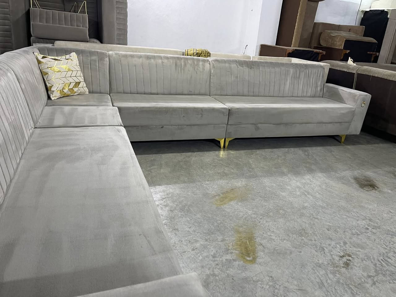 L
هاتینەوە بە ئێلڵێکی تایبەت 10نەفەری 
فول دەست کردە زۆر پاک و خاوێنە 
دیزاینی کۆمپیتەریە شتێکی تایبەتە 
تێل بکەن ماڵ بۆ کەس دا نانەین 
ژم***********
