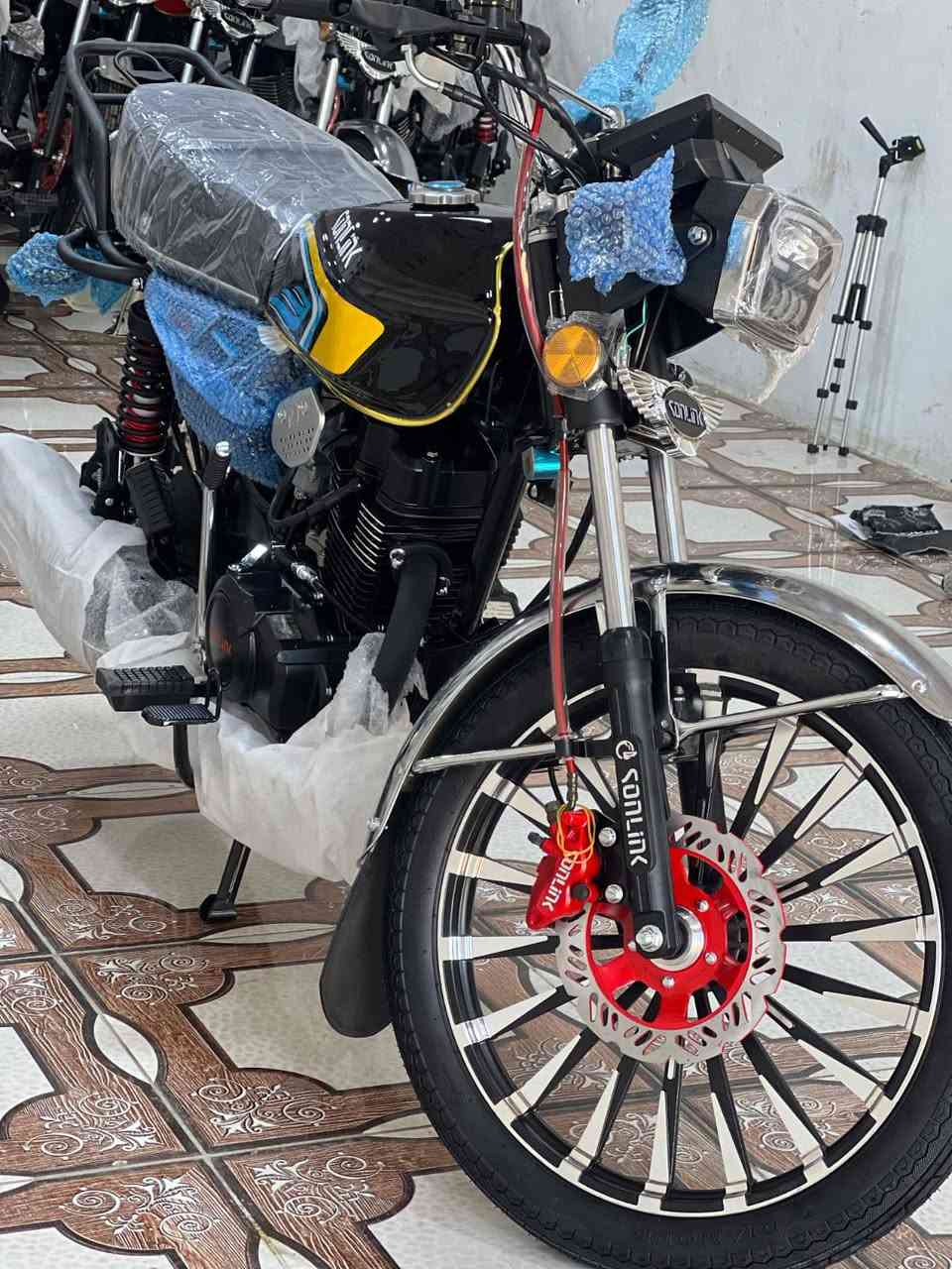 على بركه الله تم وصول جميع الالوان سولنك محرك 200cc CBF ضاغطة وزنجيل سوبر )) موديل 25 يمي فقط سعر 825 مفرد جملة 800 سكنر سكنر سكنر ***********واتس اب كلي جايك ع عرض وماقصر وياك
