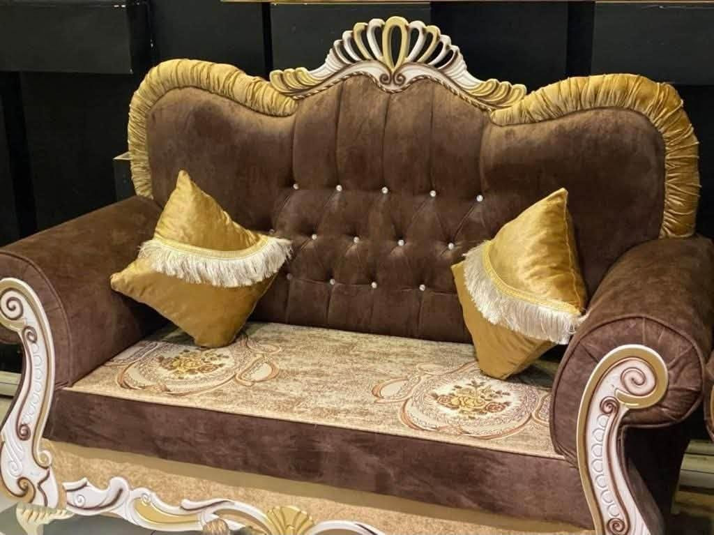 عرض خاص موديل تاج 650 الف 🇮🇶
مفاجئة من معمل العزاوي للتخومة والدواوين احدث الموديلات ✅
ومواصفات عالية الجودة 💪 
وبسعر 650
🇮🇶🇮🇶🇮🇶🇮🇶🇮🇶 التوصيل داخل بغداد مجاني 
🎁🎁🎁 سيت كوشات ست قطع 🎁🎁🎁 

تخم يتكون من قنفتين ام 3 طولهه مترين و قنفه ام 2 طولهه متر و50 و كرسيين 

يتكون من 5 قطع و10 مقاعد 

ظمان حقيقي لمدة 3 سنوات صيانه 💪💪💪 
  المواصفات
خشب جام 
سفنج مميز
قماش قديفه تركي 
مقعد بلوك اسود 
للتواصل على خاص وتساب ***********
توصيل بغداد المحافظات القريبه
