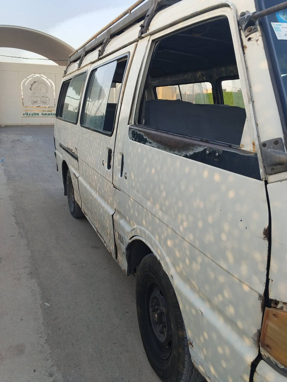 السلام عليكم
 كيا مازده للبيع موديل 96 رقم انكليزي بسمي  مصفره هيئه وغرامات سعر 45 وبيه مجال للاستفسار اتصال على الرقم ***********
