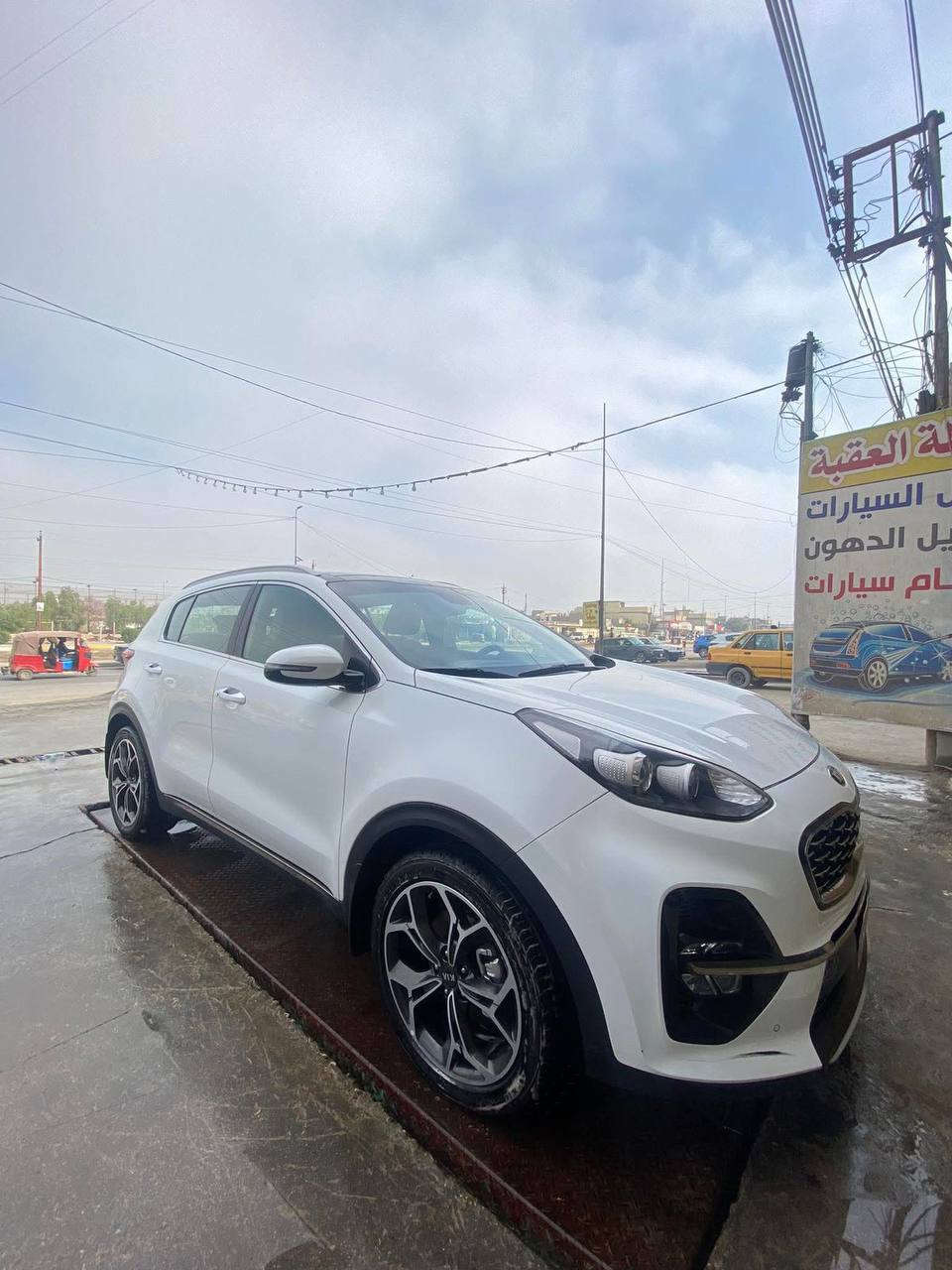 سبورتج ٢٠٢٠  جي تي لاين اعلى فئة  
فول مواصفات  خليجي مكفول 
عدا طخة دراجة خفيفة باب السائق 
 رقم بغداد بأسمي
-بصمه عدد٢
- نوعين قياده عادي +اوتوماتيك
-ترحيب عند الاقتراب مري شفط
- ثلاث انواع انظمة قياده 
- ⁠منضومة زنون 
-صندوق كهربائي
-فتحه بانوراما
-شفتات ستيرن
- داخل عسلي 
- اوتو بارك
- حساس تنبيه امامي و خلفي 
- اشاير بالمري 
-تبريد امامي خلفي قطعتين 
-تجوة بالمقاعد الخلفية
- شاشة كبيرة خرائط
-تحكمات جهتين  
-مانع انحدار 
- كشنات جلد 
- كروز سرعه 
- مانع انزلاق 
- مكينة 2000 دوش 
- ⁠ماشية ٩٦ الف كيلو
- ⁠السعر ٢١٥ وبيها مجال 
-مكان سيارة بغداد -البنوك
-للاتصال ***********
