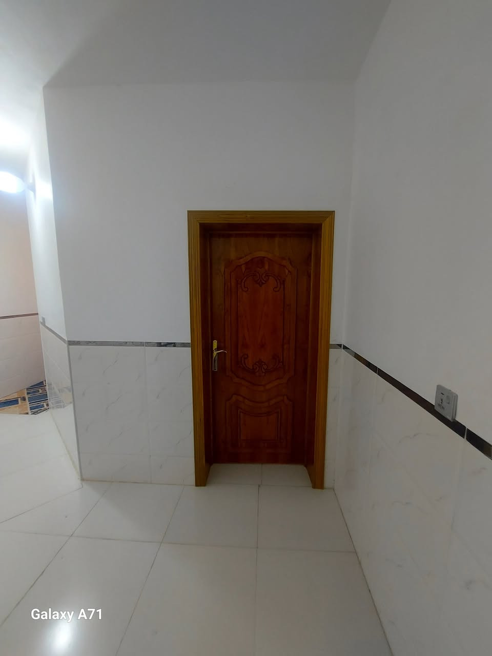 سلام عليكم
بيت للبيع ١٠٠م 
طابقين شارع 20  وساحه قرب متنزهات العتبة شارع الساله
خدمات كامله مي مجاري كهرباء تبليط رصيف  مدارس ابتدائي ومتوسط وعداديه 
خط كيات 
استقبال وصاله وثلاث غرف نوم ومطبخ و ثلاثه حمام 
بيت جاهز من كلشي السكوف والاساس صب الجدران طابوك 
الداخل كامل جص و بورك و سيراميك الارضيه كرانيت 
البنيان جديد 2025
السعر 145

***********
***********
