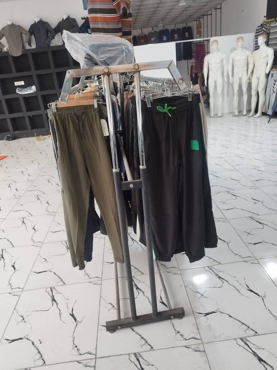 ستاند متعدد الاصلي متوفر عندي 3 العنوان البصرة ابو الخصيب محيله اخوان الخاص مفتوح والرقم موجود تعليقات مافارغ ***********
