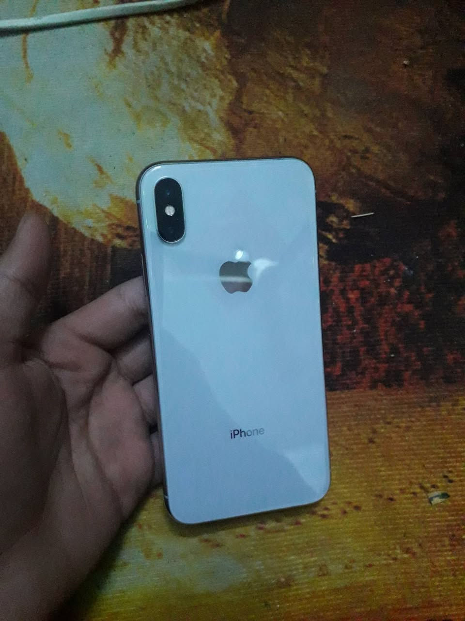 سلام عليكم عندي هذه ايفون اكس عادي وكع من عندي بدراجه وطفن كامراته وفلاش ومفتوح تخطي  مبدل شاشه وبطاريه شاشته تلمس وما تشمر وتخبل ذاكرته ٦٤ الي يفيده مكاني بغداد مدينة الصدر سعر ٦٠  رقمي ***********
