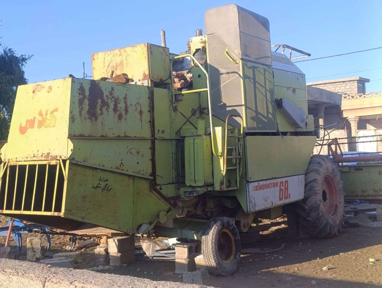 السلام عليكم للبيع حاصود كلاس موديل 89 تخم تاير جديد محرك بيركز للاستفسار الاتصال  على الرقم ***********
