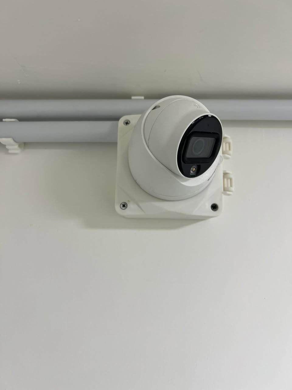 ✅المهني غدير الساعدي للكاميرات المراقبه تم تنصيب كاميرات المراقبة  نوع الكامرت هك فجن 5️⃣ ميكا
✅يتوفر لدينا جميع انواع كاميرات المراقبه وملحقاتها 
✅يتوفر كادر فني تنصيب وصيانه كافة كاميرات المراقبه
♦️حافظ على ممتلكاتك الخاصة 
♦️وشاهدها عبر العالم اين ما كنت على طريقة الP2P
⚠️علما العمل حسب طلب زبون
#رضى #الزبون #غايتنا
المهني غدير الساعدي للكاميرات 👨‍🔧👨‍🔧
#دع_العمل_يتكلم
يتوفر لدينا كافة الكاميرات الحديثه
✅ليلي ملون
✅UPS تشغيل 3 ساعات متواصله
✅تسليك واير نحاس اُصًلًيےّ مسلح 
✅تنفيذ وتجهيز مواقع 👍👍
✅ضمان سنة عمل ومواد👌👌
✅استشارات فنية👨‍🔧👨‍🔧
للاستفسار 📲***********
