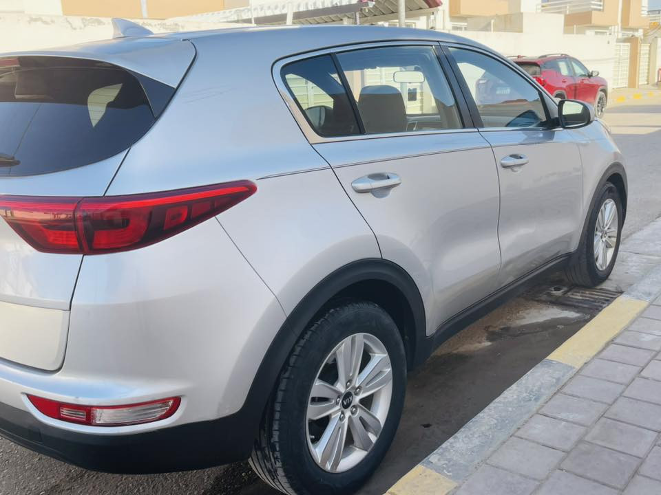 السلام عليكم 

للبيع سبورتج موديل ٢٠١٧ وارد امريكي كلين بدون حادث وبدون صبغ ولا غرق بارد قليل فقط .. 

مواصفات عاديه تحكم وكاميره  ماشيه ٧٨ الف قابل للزيادة

السياره جاهزه من كلشي 

السعر ١٥٨ وبيها مجال للطيبين

مكان السياره بابل / الحله 

***********
