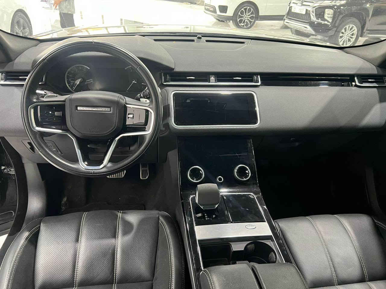 رانج روفر فيلار موديل 2021 ار داينمك. 
RangRover Velar R dynamic
رقمها اربيل بأسمي
أعلى مواصفات فول فول 6 سلندر تيربو بانوراما 7 كاميرات 
سيارة جديدة جدا وارد كندي بدون صبغ بدون حادث برغي مامفتوح بدون غرق حتى الدعاميات مكفولة
لون اسود

جكات تصعد وتنزل 
داخل جلد اسود
السياره 6 سلندر بانزين
محرك 3000 تيربو طيارة بمعنى الكلمة
كلش اقتصادية بصرف البانزين ماشيه 55000

بانوراما على طول السقف
نظام توقف تلقائي امامي وخلفي مانع تصادم
كاميرات محيطية
رادارات محيطية
صندوق كهرباء
كشن حار وبارد تدفئة مع تبريد
نظام قراءه الخطوط وتحديد المسار
جميع الكشنات كهرباء 
شفتات ستيرن
انظمه قيادة متعددة
وياها بصمتين الاصلية مالتها. 
تخم تاير جديد اصلي
السيارة ابيعها الك تروح للفحص كفالة عامة
السياره رقم أربيل بأسمي
السيارة موجودة بغداد
للاستفسار
*********** بغداد, العراق
