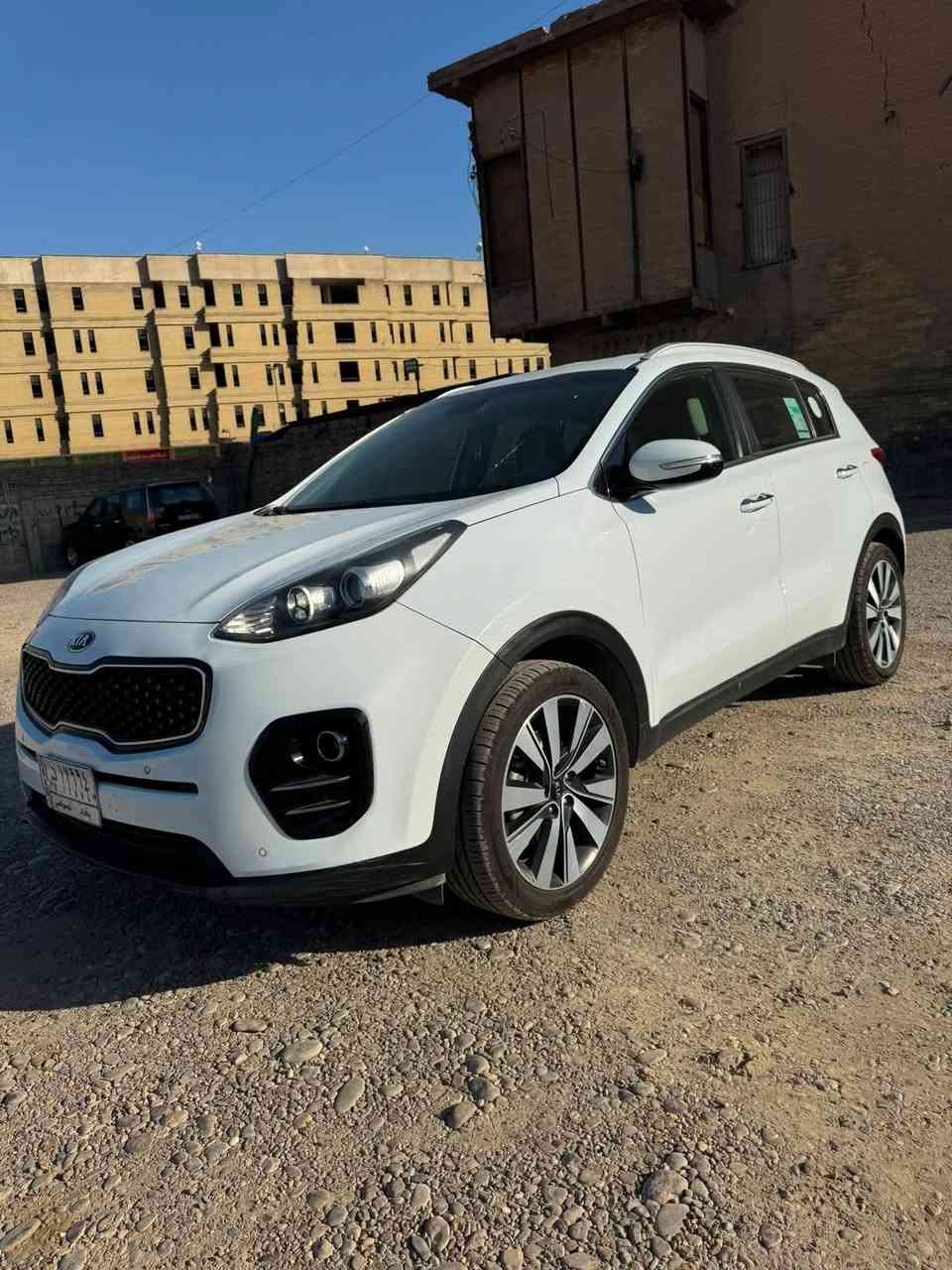 السلام عليكم 
سبورتج ٢٠١٧ فول مواصفات للاخير عدا البنوراما و الكشنات مخمل
رقم بغداد
ماشية 88 الف كم حقيقي
بصمة وتبريد بيانو 
تبريد قطعتين 
نظام صوت JBL
صندوك كهرباء سايد بريك دكمة 
اشاير بالمري و المري شفط
‏LED امامي و خلفي 
شاحن لاسلكي وشاشة و كامرة دوارة
حساسات امامي خلف 
كشن كهرباء السايق والراكب
محرك 2000 

سيارة جديدة و كاملة 
السعر 17,900 $

*********** واتساب موجود
