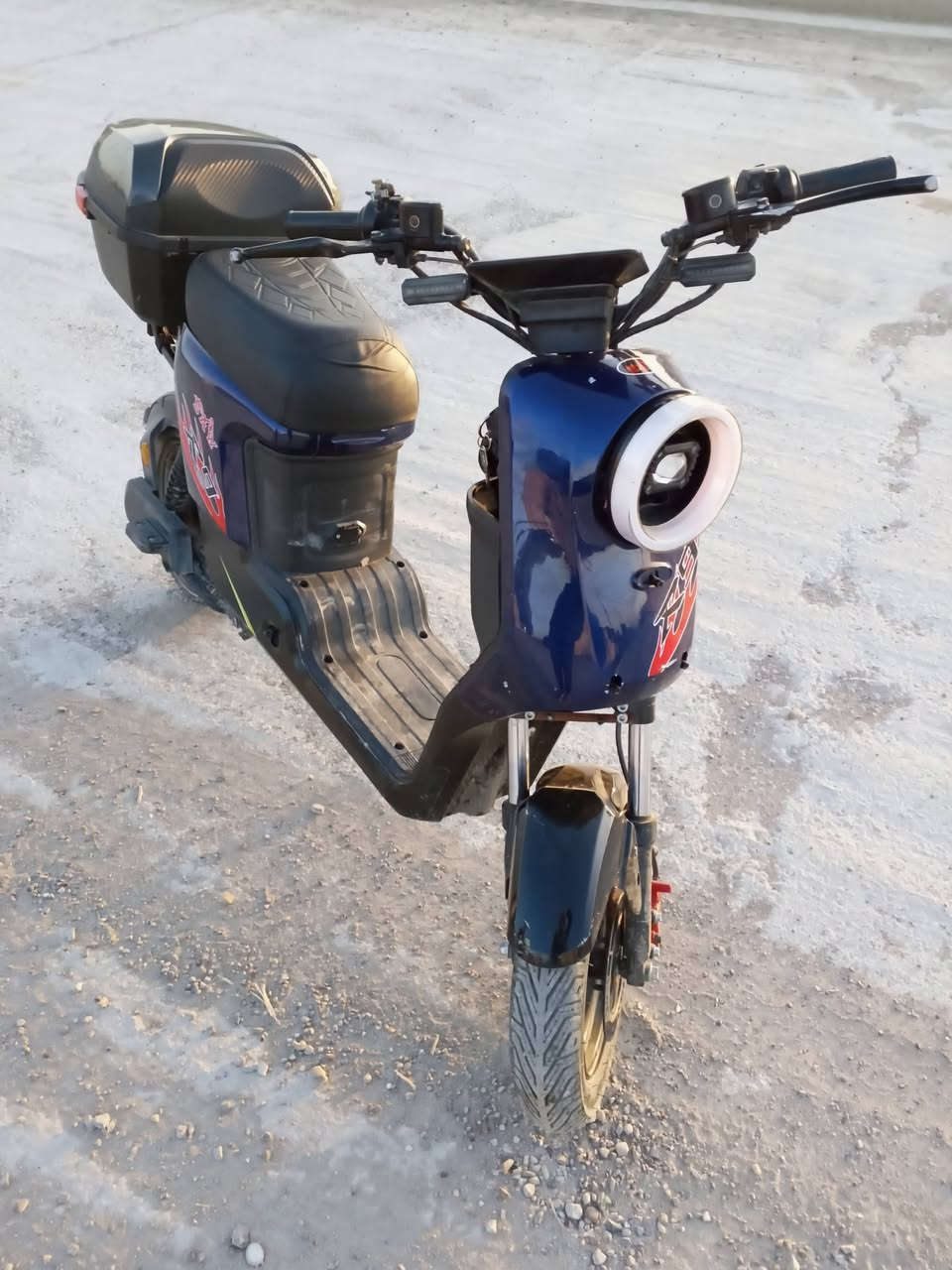 السلام عليكم
دراجة شحن للبيع 
النوع R9
المواصفات 
1ـ بصمة +سويج 
2ـ السرعة 99
3_ باتريات جديدات 
4ـ الملف 1200
5- صندوك اضافي 
6-باتريات صغير 16امبير 
7-لايت زنون عالي جدا 
8-التجوة الخلفية موجودة 
9-هورن اضافي 
10-سلة موجودة 
11-استاند صفح وقلاب 

السعر 450 بيهة مجال


**إذا كنت صاحب هذا الإعلان وتريد حذفه لأي سبب، رجاءا أرسل رسالة إلى الدعم الفني**