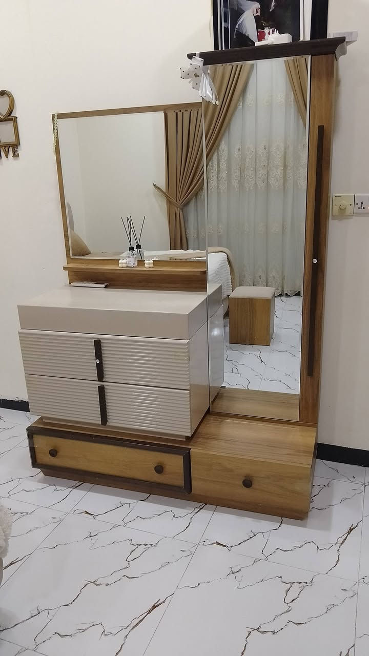 حبايب عندي غرفه نوم لبيع وميز وكراسي وقنفات تنفتح صير تخت اذا حابين


**إذا كنت صاحب هذا الإعلان وتريد حذفه لأي سبب، رجاءا أرسل رسالة إلى الدعم الفني**