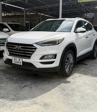 توسان موديل ٢٠١٩ خليجي كفاله  فقط تكشير بل بنيد ٤اصبع تكحيل  شرط سونار...