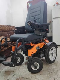 عندي عربانه مال ذوي الاعاقه مستخدمه شهر ضبط وماطالعه باب البيت بس هي م...