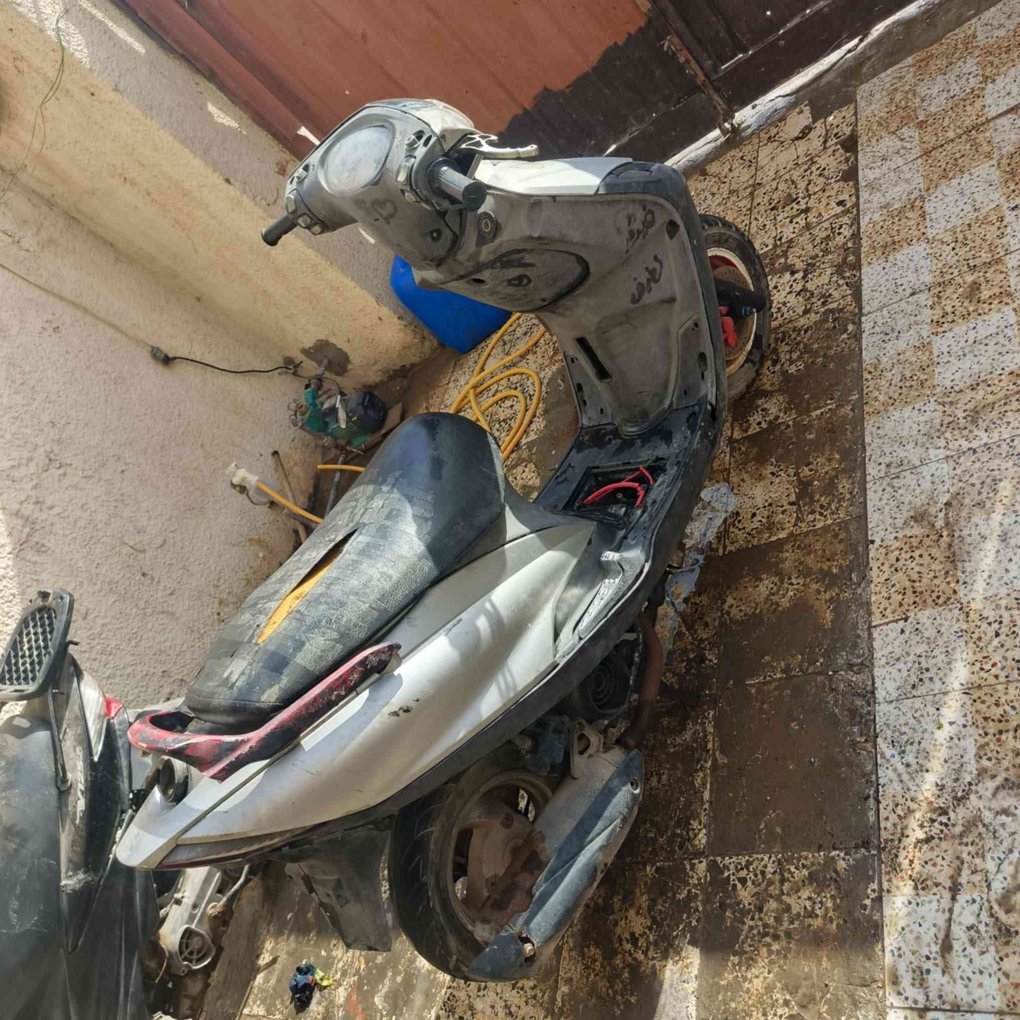 دراجه للبيع محرك قايم ما يشتغل عوزها محرك وقيم واخت بما يرضي الله***********
