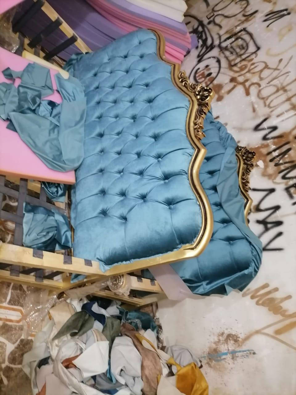 الى الاخوة اصحاب معامل الدوشمة والقنفات في اربيل والمحافظات العراقية يتوفر لدينا هياكل خشب من الزان  طقوم ملكية حفر مصرية بجودة عالية كل طقم مؤلف من ثلاثية 2واربع كراسي مفردة جديدة بدون صبغ ونفس اللي بالصورة 
باسعار تنافسية 
للطلب والاستفسار ***********
