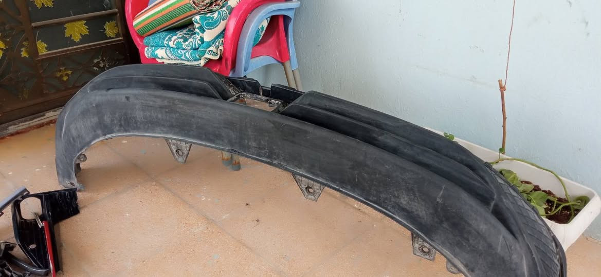 سلام عليكم غراض شانجان cs75 plus اريدهن 100 الف سعرهم بالشركة فوك 300 الف 
بي بس اللايت مكسور أمانة الله شغال 
الرقم ***********
