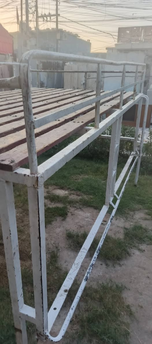 السلام عليكم سيبايا مال كيا جديدة حديد ثقيل خشبها نضيف سعر 350 وبيها مجال مكان بغداد حسينية المعامل
***********

