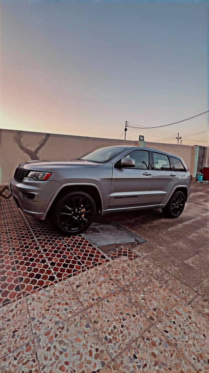Jeep Grand Cherokee
• جيب كراند شيروكي
* الموديل: 2018
* اللون: سلفر (رصاصي)
* المحرك: 6 سلندر 3.6 لتر (3600 سي سي)
* ناقل الحركة: أوتوماتيك
* الممشى: 94 ألف ميل
* الفئة: نص فل
* شاشة معلومات وترفيه
* كاميرا خلفية
* حساسات خلفية للمواقف
* مقاعد جلد
* مقاعد كهربائية
* تشغيل بصمة (عن بعد )
* دخول ذكي بدون مفتاح
* مثبت سرعة
* تحكم بالمقود
* مكيف أوتوماتيك ثنائي التحكم
* بلوتوث وUSB
* نوافذ كهربائية
* جنوط رياضية سوداء
* قضبان سقف
* وسائد هوائية متعددة
* نظام ABS للفرامل
* نظام الثبات الإلكتروني
السعر  ٢١٠ 
للإستفسار 
***********

