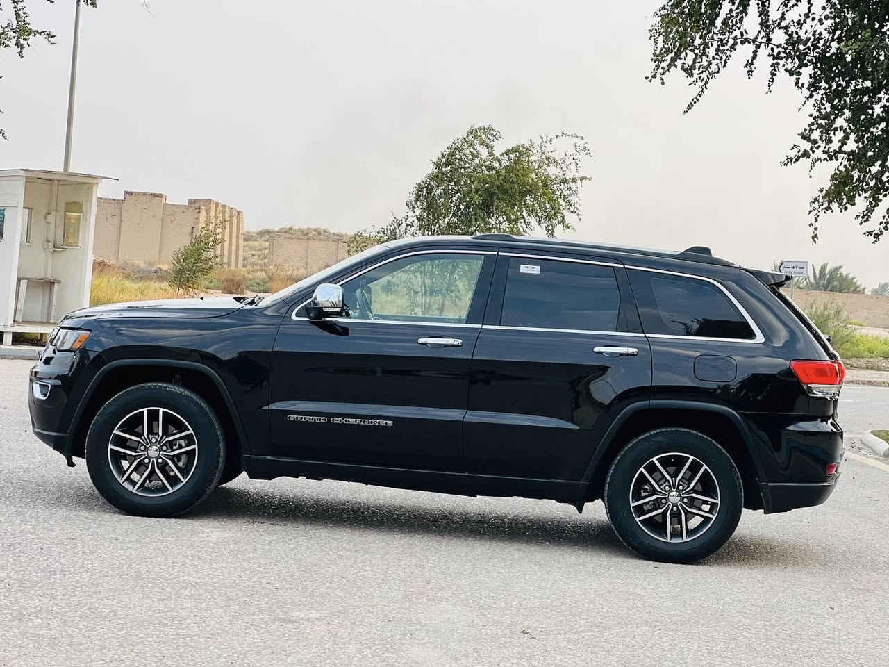 جيب للبيع موديل 2018 امريكي رقم بغداد بسمي 

موصفات كشنات جلد تدفئه وتبريد امامي وخلفي 

كشنات كهرباء و غزن ميموري جنطه كهرباء ⚡️ 

شاره بل مري كامره دواره رادار جانبي إطفاء ذاتي 

تشغيل عن بعد بيه بعد هواي موصفات معروفه 

مكينه وكير وحدادي وتخم تاير مكفولات !!!!

حادثه جملغ وبنيد بدون دواخل ماشيه 100 

مكاني بابل مركز المدينه رقم الهاتف 

‭0789 105 5225‬

‭0772 689 2133‬
