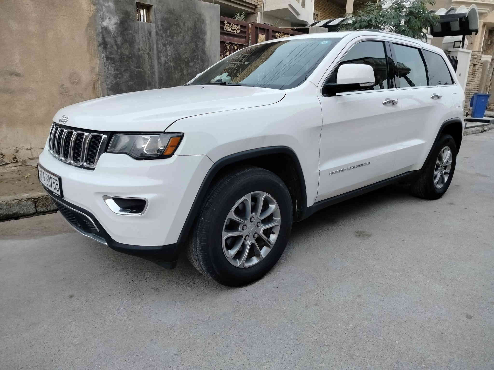 Jeep Cherokee Limited
مواصفات واضحة جاهزة ونضيفة وناعمة 
ضرر جاملغ وبنيد بدون دواخل وقطع اصلي
هزة جديدة  موديل 14 مرمز 22   سعر 185$ 

***********  /  

***********
