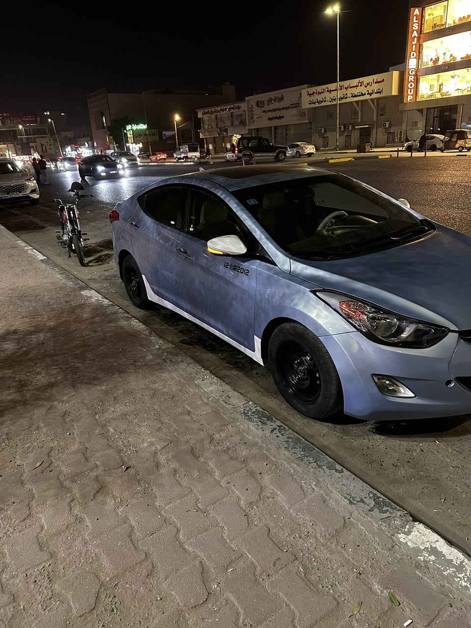 يا الله بسم الله الرحمن الرحيم اللهم صل على محمد وآل محمد 

🚗 للبيع: [النترا ] [وارد امريكي  ]

🔹 الموديل: 2013
🔹 اللون: ازرق غير محدد 
🔹 الممشى: __193772 ميل
🔹 نوع المحرك: (4سلندر / 1.8
🔹 ناقل الحركة: (أوتوماتيك )
🔹 الوقود: (بنزين)
🔹 وارد: (أمريكي)
🔹 الحالة: / نظيفة / لا تحتاج أي صرف

⸻

✅ المواصفات:
 • شاشة
 • كاميرا خلفية
 • حساسات
 • فتحة سقف
• تحكم ستيرن
 •  التبريد / منظومة كامله مع الكمبريسر جديد  وغاز اصلي درجه اولى تكييف بارد جداً ❄️
 • إيرباقات سليمة
. كشنات جلد تدفئه كشنات امامي خلفي   تحكم كهرباء 
. سياره مابيها اي نقص لا من كهربائيات 
ولا ميكانيكيات 
.ليمتد 
⸻

🔧 ملاحظات:

 • 
 • مكينة جديده ستوه شاده كارتون الحمدلله والشكر مابيها اي خلل وكير ادامه عامه مسويله  مكينه وكير بحالة ممتازه جداً 
 • صيانة دورية منتظمة
 • جاهزة للفحص بأي مكان
. قطعتين صبغ صندوك وبنيد 
الجناي يدلل 
💰 السعر: 87 (قابل للتفاوض ) 
📍 الموقع: البصره الحكيميه 
📞 رقم التواصل: ***********
