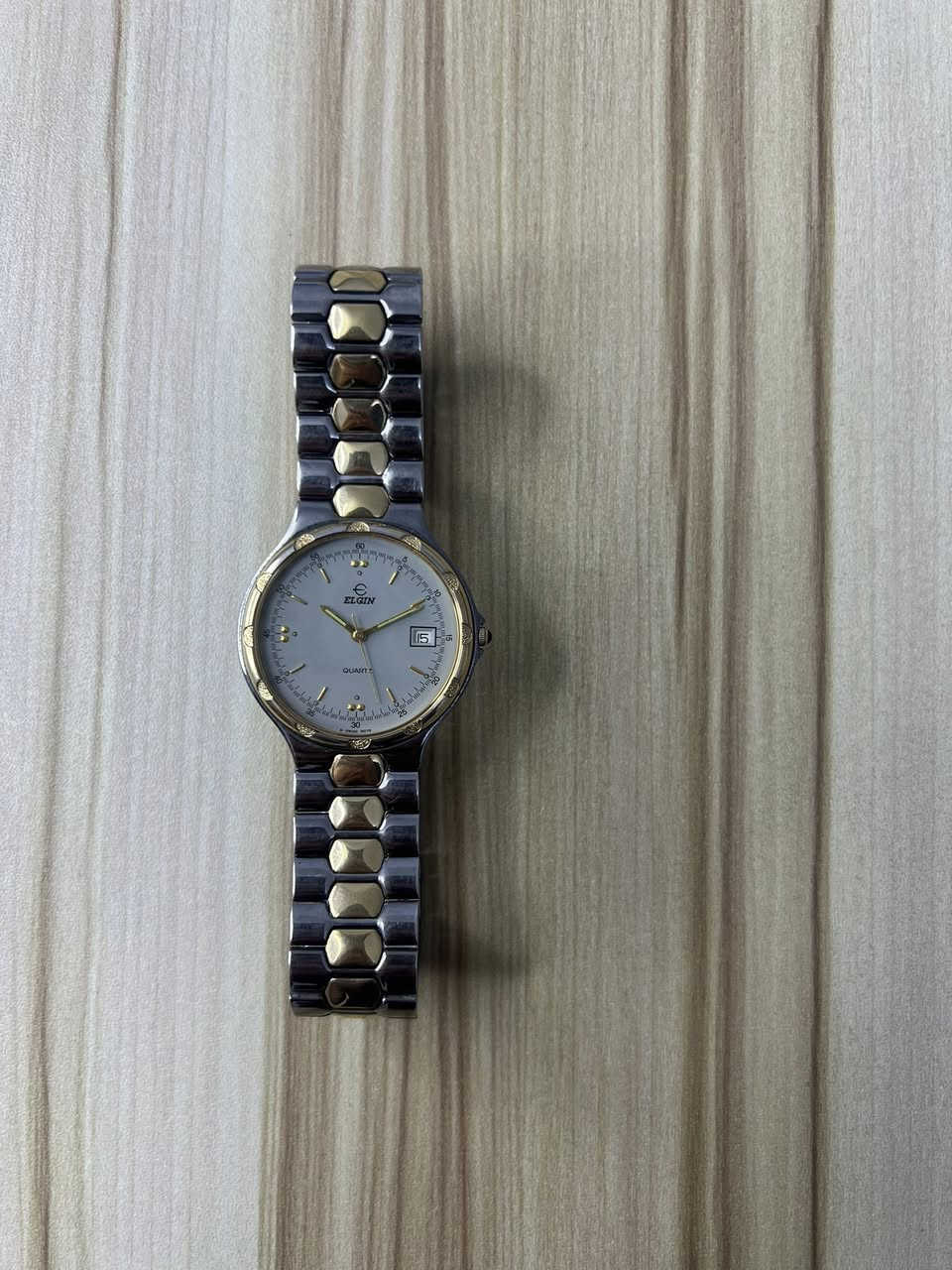 ايلجن سويسري دزاين لونجين
السير الاصلي و القفل الاصلي الزمبلك زفير 
ملاحظة السير يلبس ايد ناعمة 
السعر 60 الف


**إذا كنت صاحب هذا الإعلان وتريد حذفه لأي سبب، رجاءا أرسل رسالة إلى الدعم الفني**