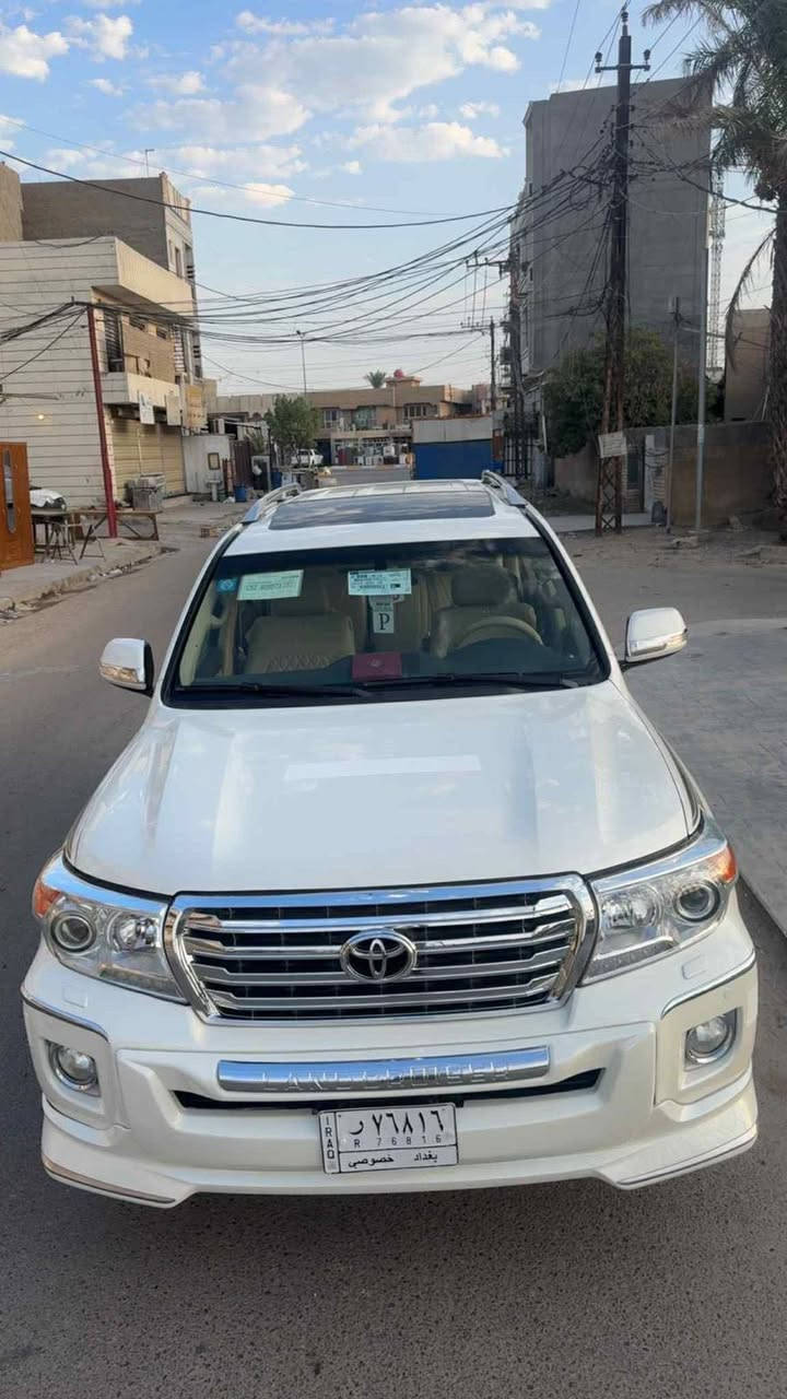 السلام عليكم
لاندكروز فطيم 2014 مكفولة كفالة عامة 
فول مواصفات 
ماشيه 140 الف كيلو حقيقي
السيارة جديدة من كل النواحي 
مكانها بغداد مجمع ايادي العدل 
سعرها 390 وبيها مجال 
 واتساب ***********
***********
