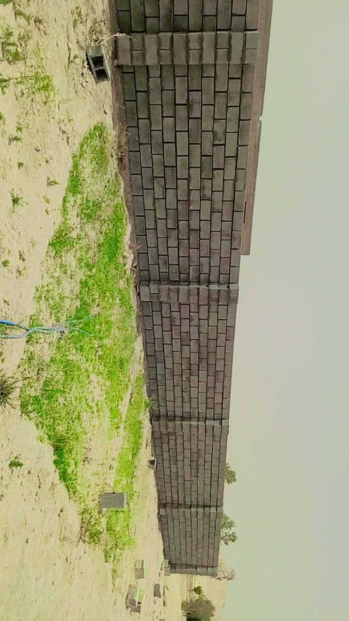 سلام عليكم ورحمت الله وبركاته اخوان  بنه بلوك درجه اولى عل الف 250 تصال ***********
