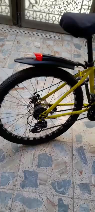 الســــــــلآمُ عَلَيكُم... بايسكل جديد (مستعمل يومين) للبيع مع ملحقاته ( هورن + سلة + لايت)  السعر 125 الف الأستفسار ***********
