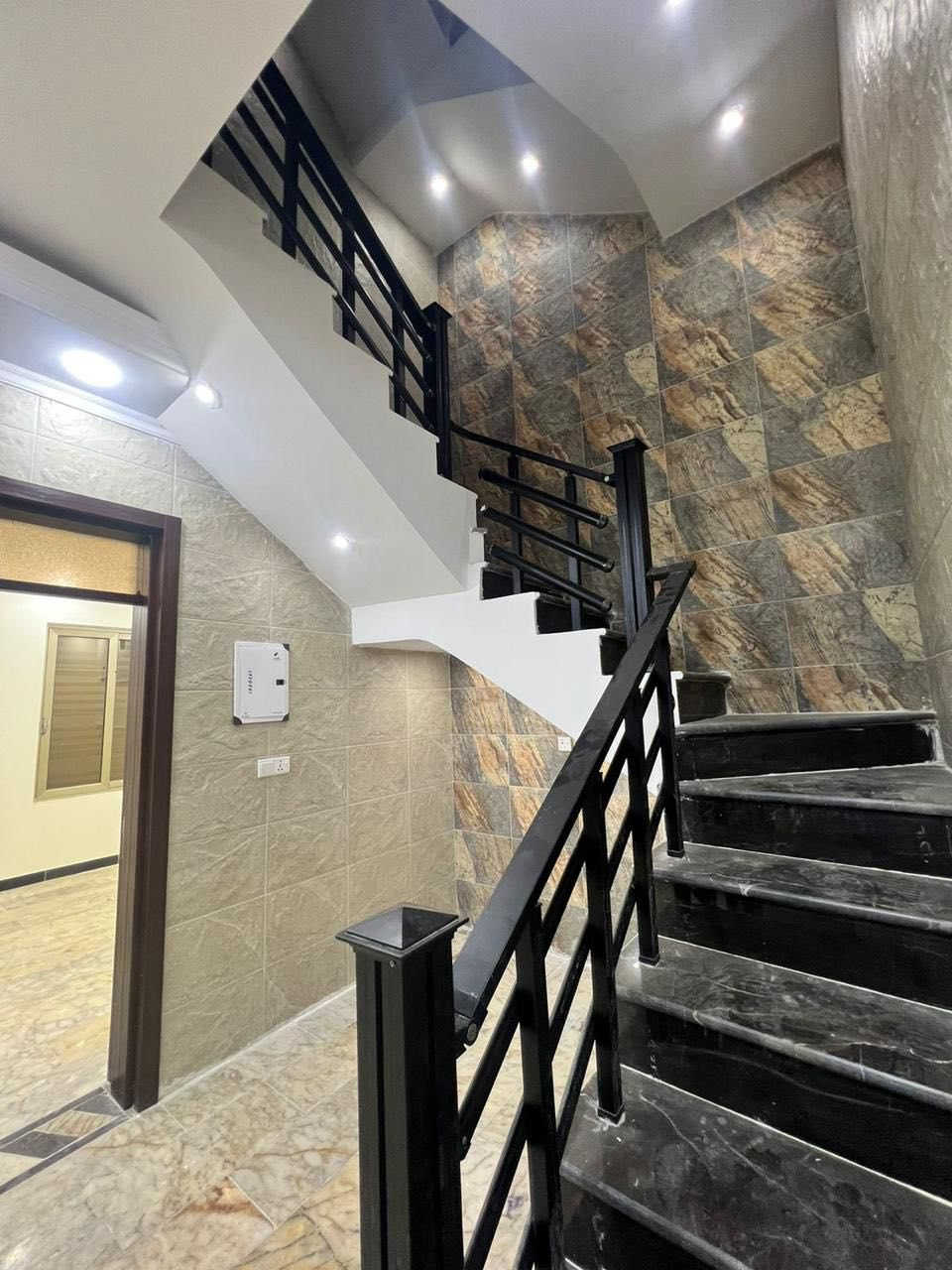 🔱 لـلايـجـار دار زيرو مـسـاحـة 100م فـي الـسـيـديـة 🔱  

#الـمـحـتـويـات:) 
    ( صاله / مطبخ )
( 4 غرف نوم / خدمات )

⚜️الـمـوقـع: السيدية .. على شارع 20م
__________________________________________________
#مـلاحـظـة: تتوفر عروض اخرى ما عليكم سوى الاتصال بنا 
                 او زيارة مكتب  أبو ايهم السلطاني
                                    للعقار و البناء و الديكور

_______________( #للإستفسار )_______________________
#الأتصال على الارقام التالية:

📞 ***********

📞 ***********
                                        
او زيارة #مكتب أبو أيهم السلطاني للعقار و البناء و الديكور
#موقعنا السيدية_شارع الضباط مقابل لحوم جويلي
__________________________________________________《نستقبل عروضكم البيع و الايجار ما عليكم سوى الاتصال بنا 
متوفر واتساب او زيارة مكتبنا و اهلاً و سهلاً بكم 》

...#نعمل لخدمتكم #لضمان عقاركم...
