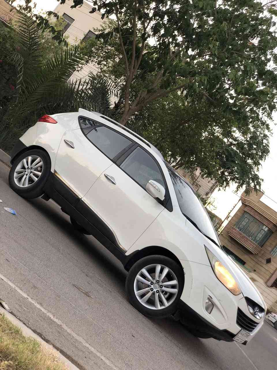 السلام عليكم....للبيع
توسان ٢٠١٠ شكل ل١٣ خليجي رقم بغداد لمتد فول ١/١
السيارة مكفولة من الصبغ والحادث وشرط الفحص
مكينة ٢٤٠٠ مكفوله فور ويل وگير مكفول وتبريد ثلج 
ماشية ١٦١ الف كيلو سيارة جديدة تخم تاير لوك
پانوراما طكتين
بصمة تشغيل وابواب
فور ويل
تحكم ستيرن
كامرة وشاشة
حساسات بلاد
كشن كهرباء
اشاير بالمري
ويل كب
مري شفط
السيارة جاهزة وعليه ادامة كامله بس الحدادية يرادله شويه
مكاني بغداد الكرخ
السعر ١٢٣$
***********   وبي واتساب
