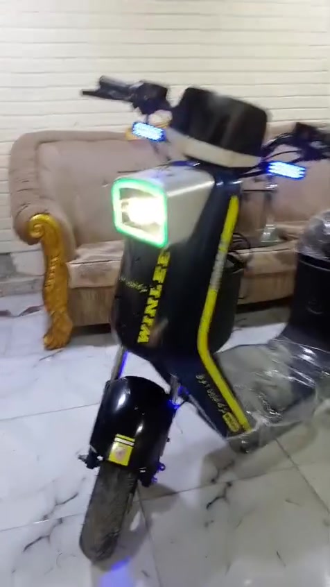 دراجه ار7كلش كلش نظيفه وسريعه وقويه شركة ولي حت شاحنه مالتها الاصليه كلها شغاله ما مفتوح برغي بطاريات حجم كبير 32امبير قويات بل شحن سعر440العنوان بصره نواب ظباط مقابل مستشفى العسكري ***********

