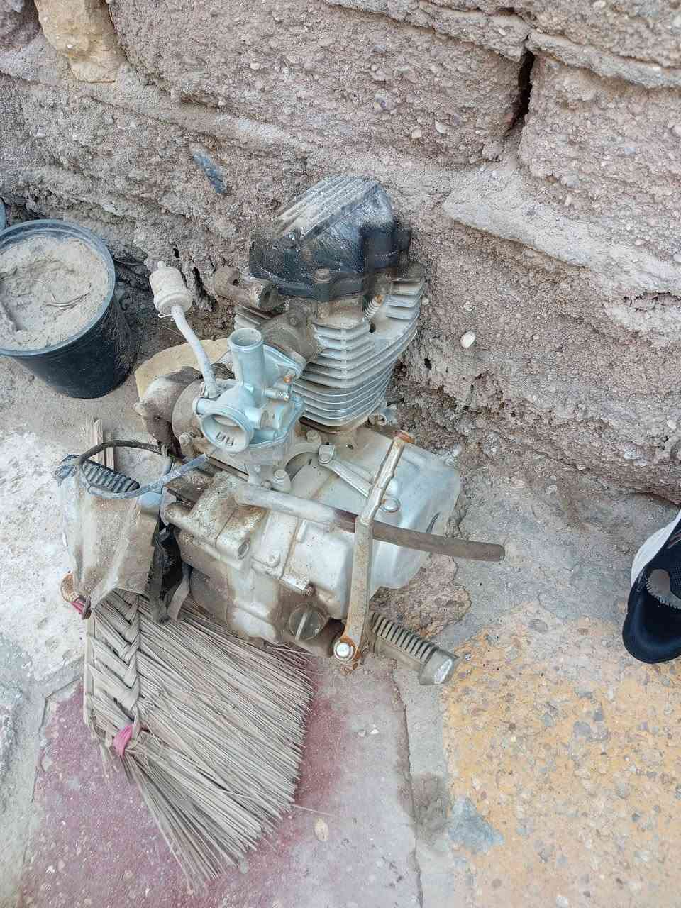 غراض انضاف
وياله وتايرات خلفي كاملات 2 
تاير ويل اماني و دبلات وركبه كاملات
تانكيات 2  وجه كدام  نضيف 
سله وصالصنه وعربانه كامله وي طبله مال بريك 
مكينه شغاله ناعمه عوزه بس تنضيف ودهن 
السعر 75 
مكاني اسكان صناعي 
***********
